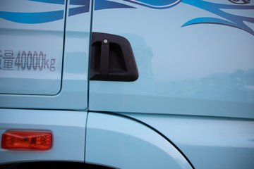 �ൺ���JH6 �������Ϸ��� 14.6L LNG 560���� 6X4 һ�����12�� ǣ����ͼƬ