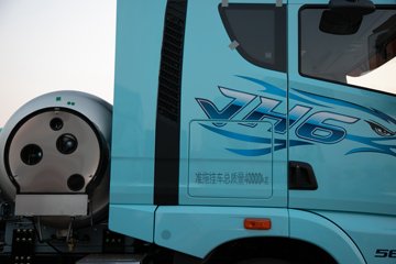 �ൺ���JH6 �������Ϸ��� 14.6L LNG 560���� 6X4 һ�����12�� ǣ����ͼƬ