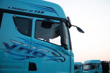 �ൺ���JH6 �������Ϸ��� 14.6L LNG 560���� 6X4 һ�����12�� ǣ����ͼƬ