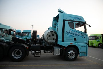 �ൺ���JH6 �������Ϸ��� 14.6L LNG 560���� 6X4 һ�����12�� ǣ����ͼƬ