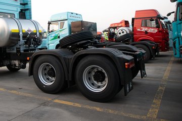 �ൺ���JH6 �������Ϸ��� 14.6L LNG 560���� 6X4 һ�����12�� ǣ����ͼƬ