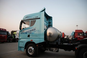 �ൺ���JH6 �������Ϸ��� 14.6L LNG 560���� 6X4 һ�����12�� ǣ����ͼƬ