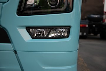 �ൺ���JH6 �������Ϸ��� 14.6L LNG 560���� 6X4 һ�����12�� ǣ����ͼƬ