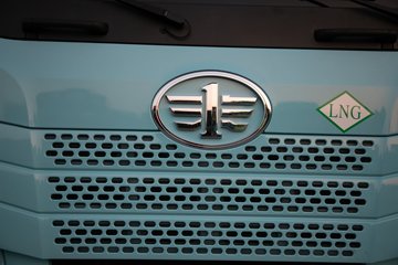 �ൺ���JH6 �������Ϸ��� 14.6L LNG 560���� 6X4 һ�����12�� ǣ����ͼƬ