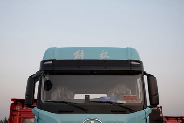 �ൺ���JH6 �������Ϸ��� 14.6L LNG 560���� 6X4 һ�����12�� ǣ����ͼƬ