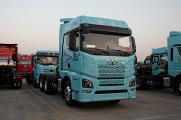 青岛解放JH6 智享版南方款 14.6L LNG 560马力 6X4 一汽解放12档 牵引车