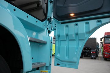 �ൺ���JH6 �������Ϸ��� 14.6L LNG 560���� 6X4 һ�����12�� ǣ����ͼƬ