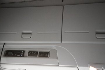 �ൺ���JH6 �������Ϸ��� 14.6L LNG 560���� 6X4 һ�����12�� ǣ����ͼƬ