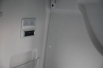 �ൺ���JH6 �������Ϸ��� 14.6L LNG 560���� 6X4 һ�����12�� ǣ����ͼƬ