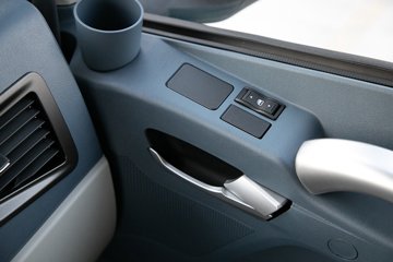 �ൺ���JH6 �������Ϸ��� 14.6L LNG 560���� 6X4 һ�����12�� ǣ����ͼƬ