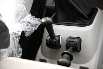 �ൺ���JH6 �������Ϸ��� 14.6L LNG 560���� 6X4 һ�����12�� ǣ����ͼƬ