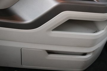 �ൺ���JH6 �������Ϸ��� 14.6L LNG 560���� 6X4 һ�����12�� ǣ����ͼƬ