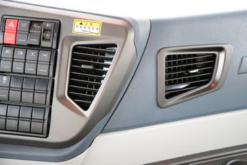 �ൺ���JH6 �������Ϸ��� 14.6L LNG 560���� 6X4 һ�����12�� ǣ����ͼƬ