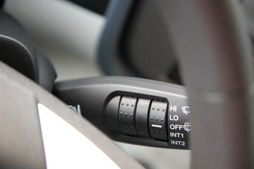 �ൺ���JH6 �������Ϸ��� 14.6L LNG 560���� 6X4 һ�����12�� ǣ����ͼƬ