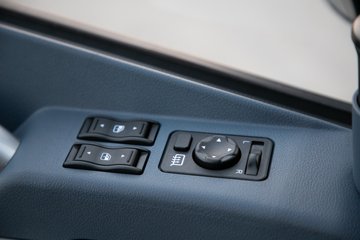 �ൺ���JH6 �������Ϸ��� 14.6L LNG 560���� 6X4 һ�����12�� ǣ����ͼƬ