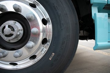 �ൺ���JH6 �������Ϸ��� 14.6L LNG 560���� 6X4 һ�����12�� ǣ����ͼƬ