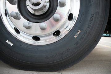 �ൺ���JH6 �������Ϸ��� 14.6L LNG 560���� 6X4 һ�����12�� ǣ����ͼƬ