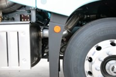 青岛解放JH6 智享版南方款 14.6L LNG 560马力 6X4 一汽解放12档 牵引车