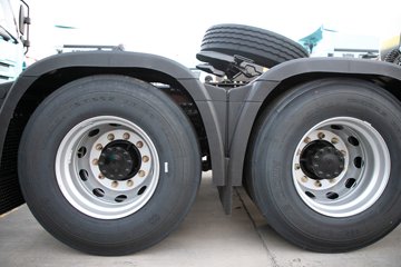 �ൺ���JH6 �������Ϸ��� 14.6L LNG 560���� 6X4 һ�����12�� ǣ����ͼƬ