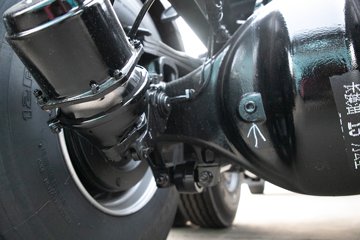 �ൺ���JH6 �������Ϸ��� 14.6L LNG 560���� 6X4 һ�����12�� ǣ����ͼƬ