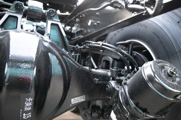 �ൺ���JH6 �������Ϸ��� 14.6L LNG 560���� 6X4 һ�����12�� ǣ����ͼƬ