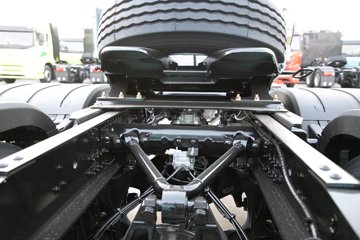 �ൺ���JH6 �������Ϸ��� 14.6L LNG 560���� 6X4 һ�����12�� ǣ����ͼƬ