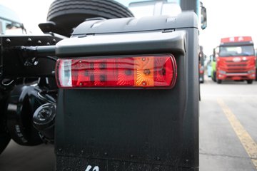 �ൺ���JH6 �������Ϸ��� 14.6L LNG 560���� 6X4 һ�����12�� ǣ����ͼƬ