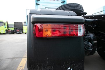 �ൺ���JH6 �������Ϸ��� 14.6L LNG 560���� 6X4 һ�����12�� ǣ����ͼƬ