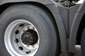 �ൺ���JH6 �������Ϸ��� 14.6L LNG 560���� 6X4 һ�����12�� ǣ����ͼƬ