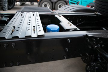 �ൺ���JH6 �������Ϸ��� 14.6L LNG 560���� 6X4 һ�����12�� ǣ����ͼƬ