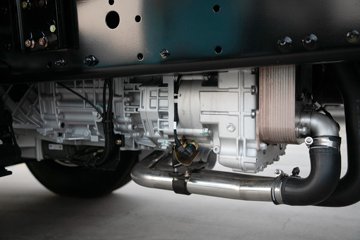 �ൺ���JH6 �������Ϸ��� 14.6L LNG 560���� 6X4 һ�����12�� ǣ����ͼƬ