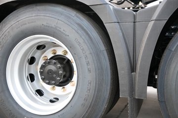 �ൺ���JH6 �������Ϸ��� 14.6L LNG 560���� 6X4 һ�����12�� ǣ����ͼƬ