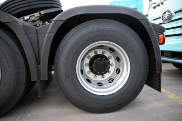 �ൺ���JH6 �������Ϸ��� 14.6L LNG 560���� 6X4 һ�����12�� ǣ����ͼƬ