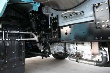 �ൺ���JH6 �������Ϸ��� 14.6L LNG 560���� 6X4 һ�����12�� ǣ����ͼƬ