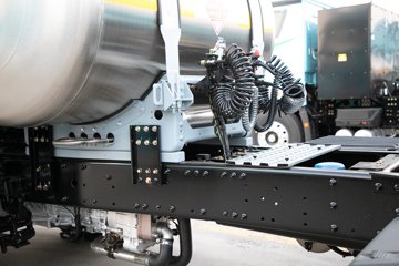 �ൺ���JH6 �������Ϸ��� 14.6L LNG 560���� 6X4 һ�����12�� ǣ����ͼƬ