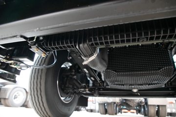 �ൺ���JH6 �������Ϸ��� 14.6L LNG 560���� 6X4 һ�����12�� ǣ����ͼƬ