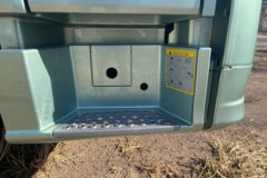 青岛解放JH6 智尊版2.0 12.5L柴油 580马力 8X4 法士特16档 AMT自动档 9.5米排半仓栅式载货车