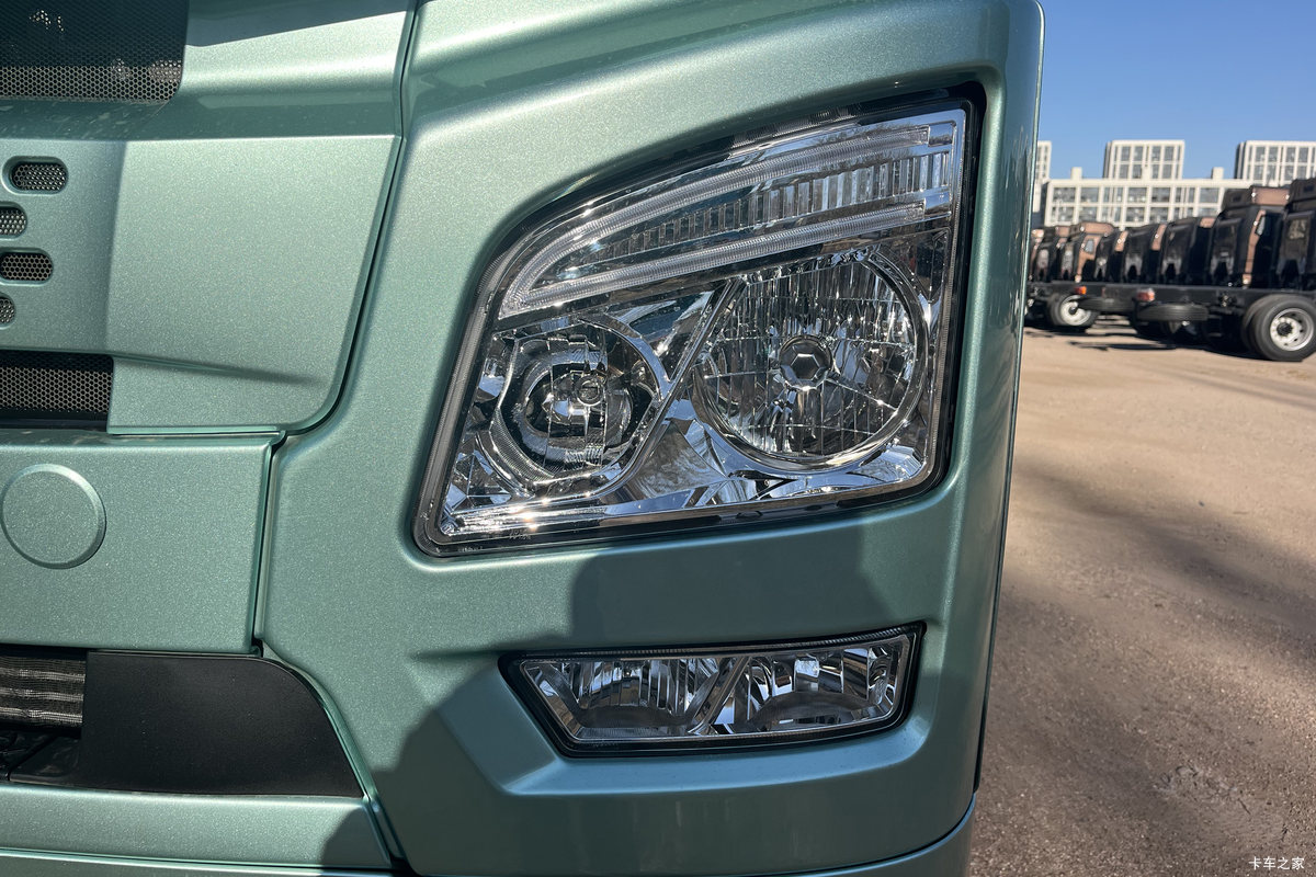 �ൺ���JH6 �����2.0 12.5L���� 580���� 8X4 ��ʿ��16�� AMT�Զ��� 9.5���Ű��դʽ�ػ������                                                