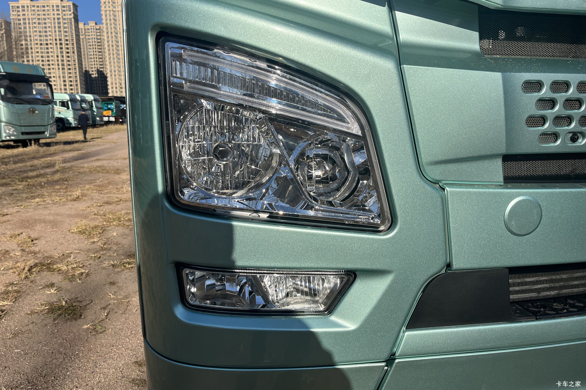 �ൺ���JH6 �����2.0 12.5L���� 580���� 8X4 ��ʿ��16�� AMT�Զ��� 9.5���Ű��դʽ�ػ������                                                