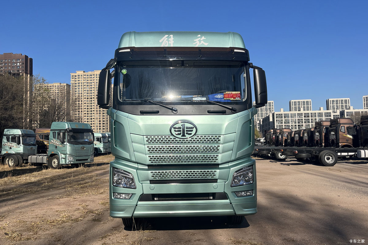 �ൺ���JH6 �����2.0 12.5L���� 580���� 8X4 ��ʿ��16�� AMT�Զ��� 9.5���Ű��դʽ�ػ������                                                