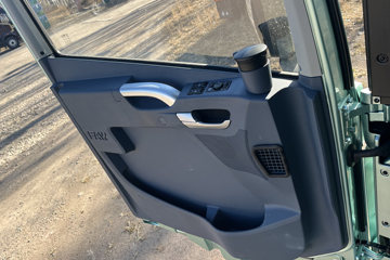 �ൺ���JH6 �����2.0 12.5L���� 580���� 8X4 ��ʿ��16�� AMT�Զ��� 9.5���Ű��դʽ�ػ��� ����ͼƬ