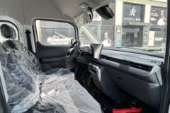 福田卡文乐福MAX 2025款 悦行版 6座纯电动轻客 宁德时代66.67kWh