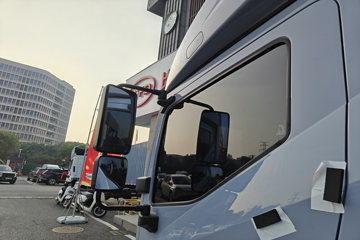 ���ǵ�T5 �Ƹ��� 4.15�׵��Ŵ��綯��դʽ�Ῠ ����151kWhͼƬ