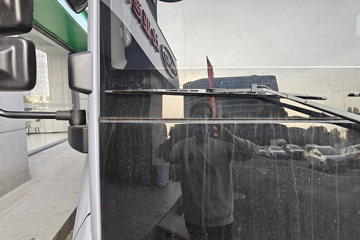 ���ǵ�T5 �Ƹ��� 4.15�׵��Ŵ��綯��դʽ�Ῠ ����151kWhͼƬ