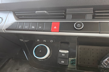 ���ǵ�T5 �Ƹ��� 4.15�׵��Ŵ��綯��դʽ�Ῠ ����151kWhͼƬ