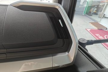 ���ǵ�T5 �Ƹ��� 4.15�׵��Ŵ��綯��դʽ�Ῠ ����151kWhͼƬ