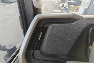 ���ǵ�T5 �Ƹ��� 4.15�׵��Ŵ��綯��դʽ�Ῠ ����151kWhͼƬ