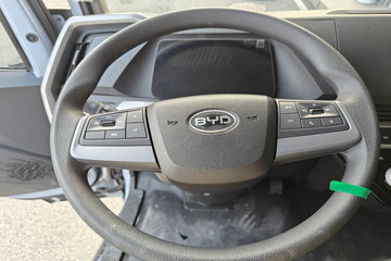 ���ǵ�T5 �Ƹ��� 4.15�׵��Ŵ��綯��դʽ�Ῠ ����151kWhͼƬ