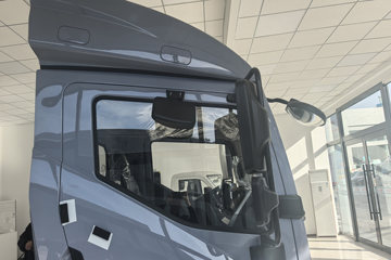 ���ǵ�T5 �Ƹ��� 4.15�׵��Ŵ��綯��ʽ�Ῠ ����151kWhͼƬ