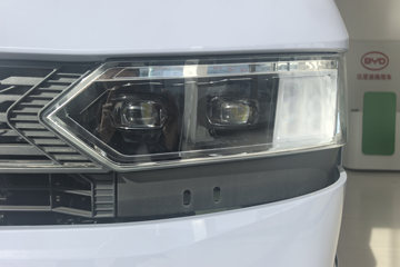 ���ǵ�T5 �Ƹ��� 4.15�׵��Ŵ��綯��ʽ�Ῠ ����151kWhͼƬ